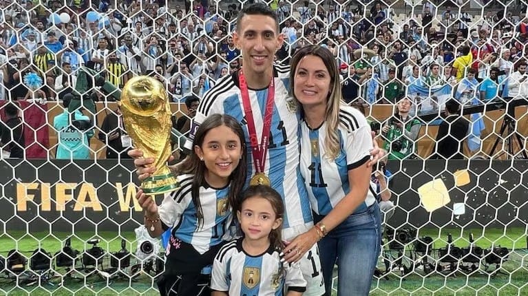 El jugador de Benfica junto a su familia, en la obtención de la Copa del Mundo.