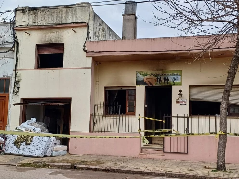 La residencia para mayores afectada por el incendio en la ciudad de Treinta y Tres (Crédito foto: X Laura Vaz/@LauraVaz2014)