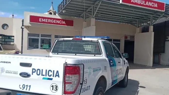 El hombre que se prendió fuego fue internado en el hospital Hospital San José.