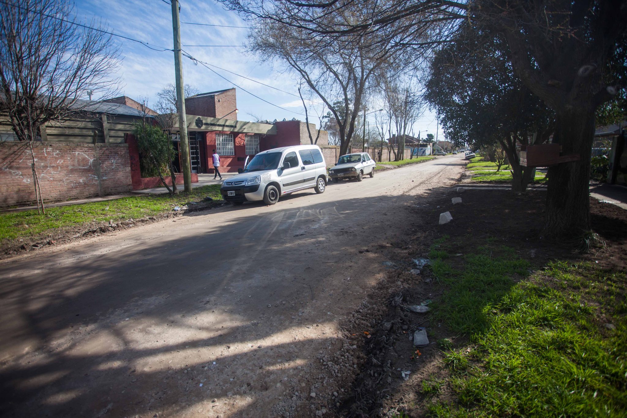 La comuna promete iniciar en 20 días las obras de asfalto en barrios