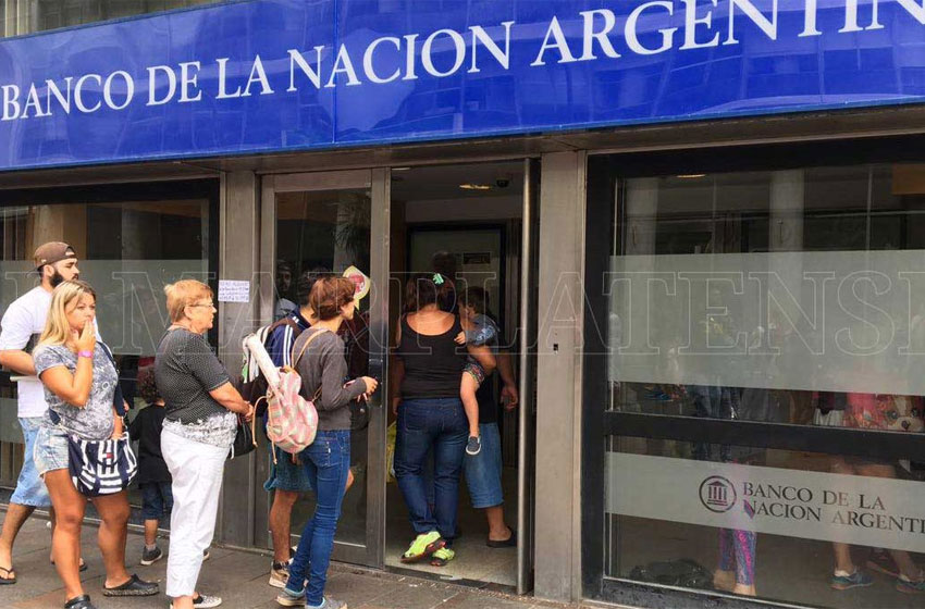 Este lunes no abren los bancos