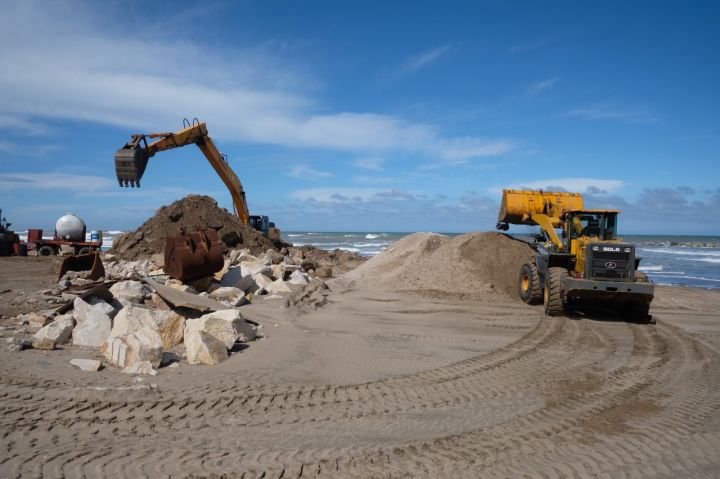 A fin de mes, culmina la construcción de rompeolas en la zona sur