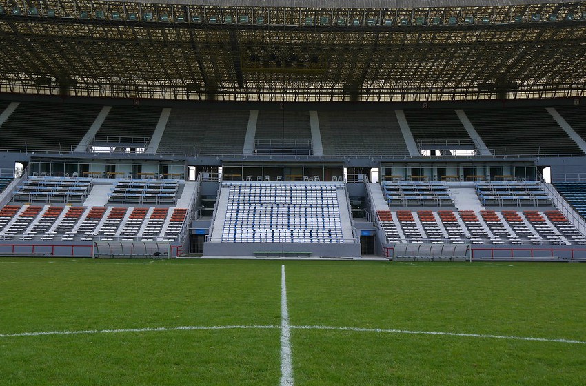 Las cabinas del Minella, en honor a la prensa marplatense