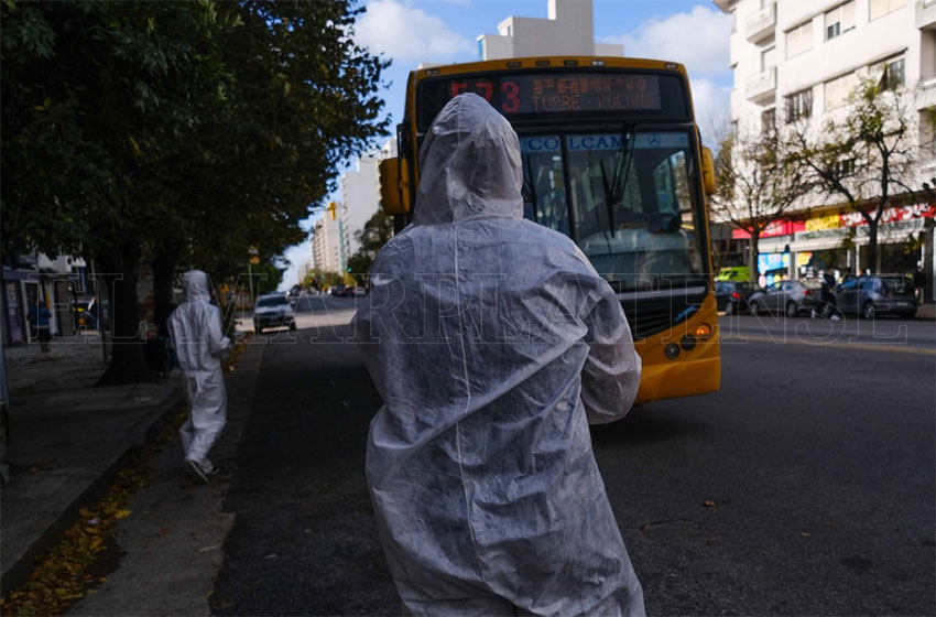 Mucama de la Clínica: "Voy y vengo en colectivo, de casa al trabajo y del trabajo a mi casa"