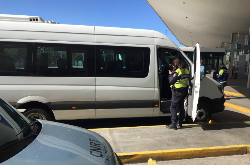 Otra combi ilegal intentó ingresar a Mar del Plata