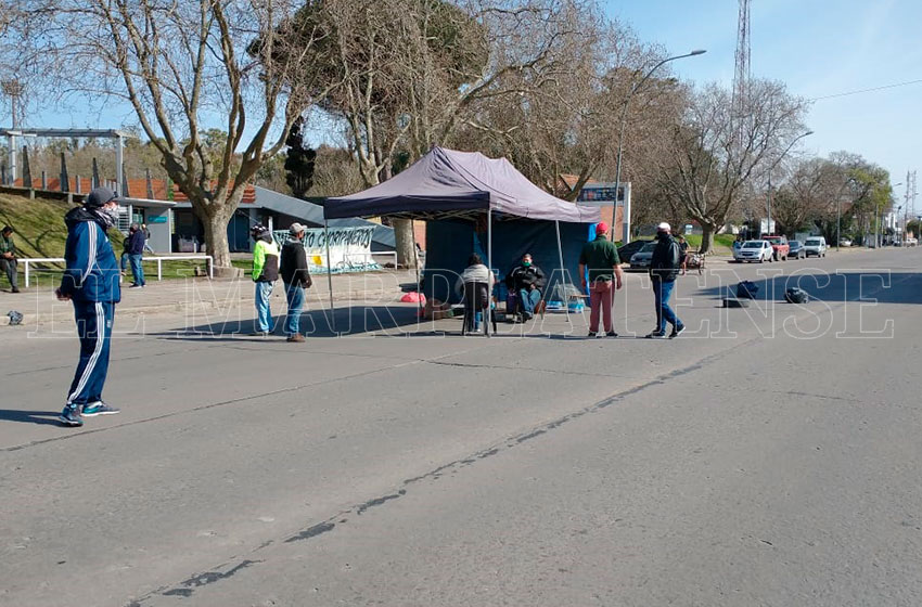 Choripaneros vuelven a cortar el COM: "Queremos trabajar en vez de estar perdiendo el día acá"