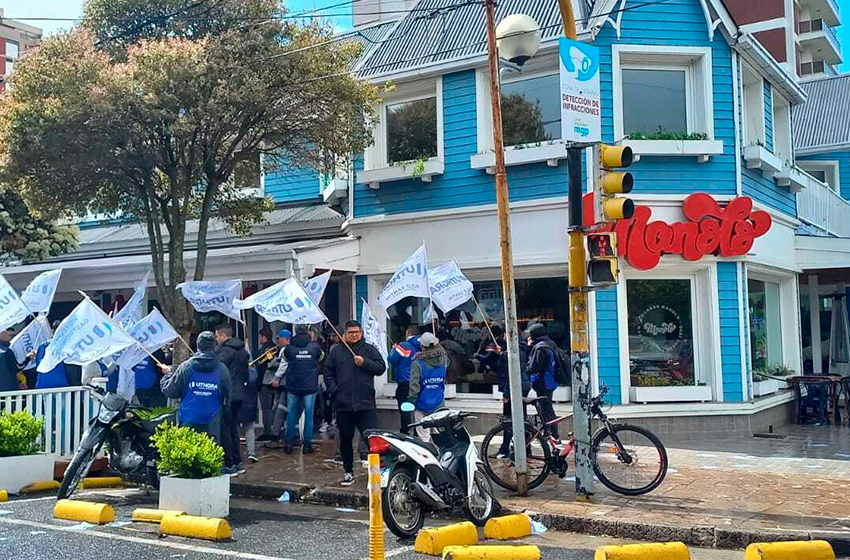 UTHGRA sostiene la protesta en Manolo: “El restaurante tiene mal encuadrados a sus trabajadores”