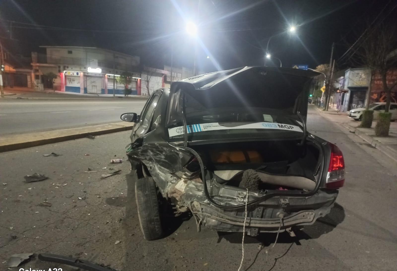 Chocó a un remisero y se dio a la fuga a pie