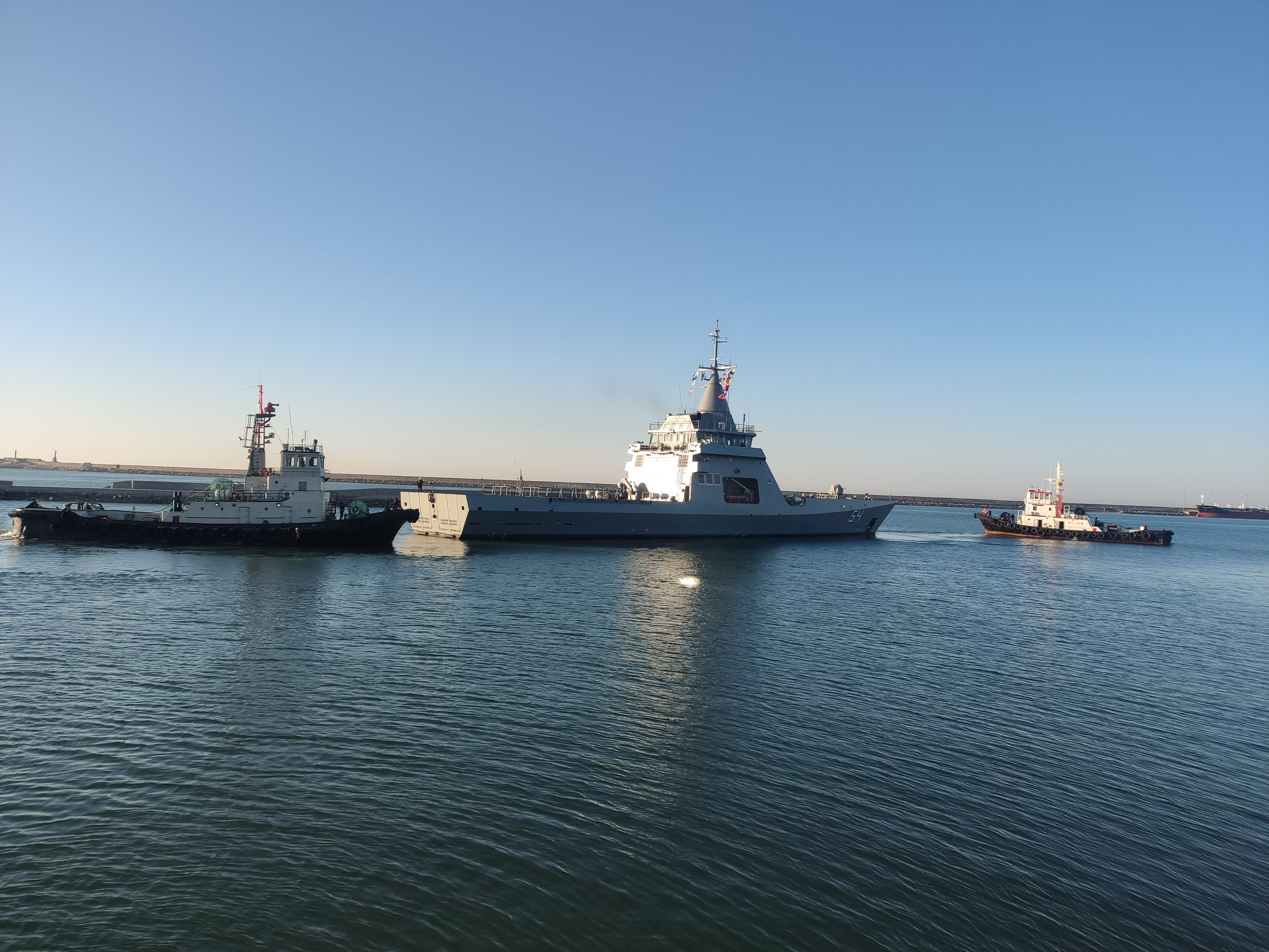 La embarcación partió del puerto deportivo de la ciudad para llevar a cabo una jornada de pesca.