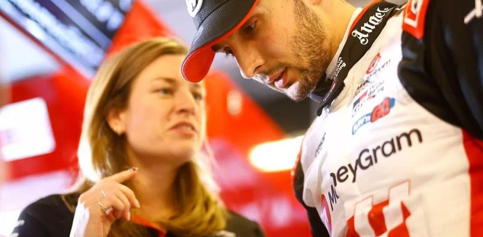 haas-hizo-historia-laura-mueller-ser-la-primera-ingeniera-de-carrera
