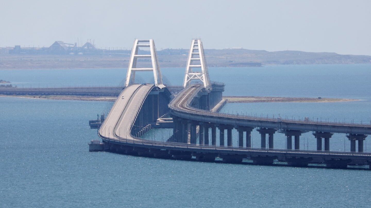 Ucrania ataca el Puente de Kerch y la fuerza aérea rusa